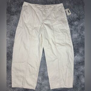 Universal Thread Women’s Mid Rise Barrel Leg Ankle Jeans - Cream Size 14 NWT